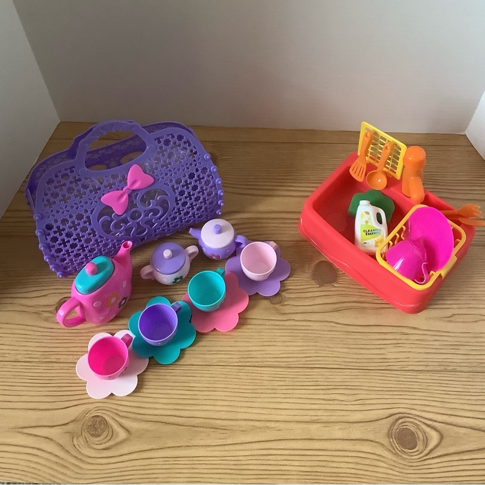 NWT. Tea Set & Kitchen Sink Set